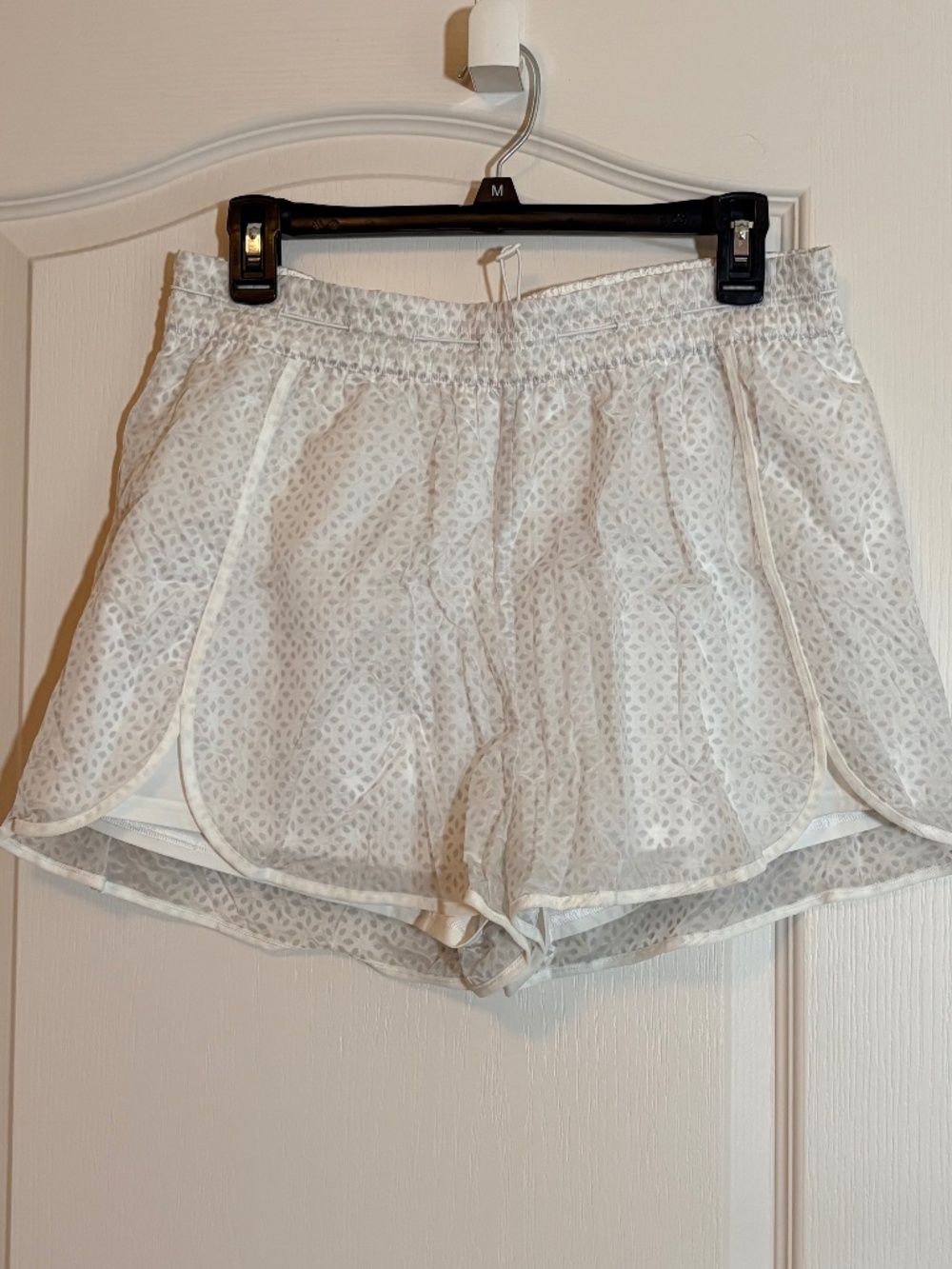 Lululemon Find Your Flock white with clear nylon overlay shorts. SZ 10